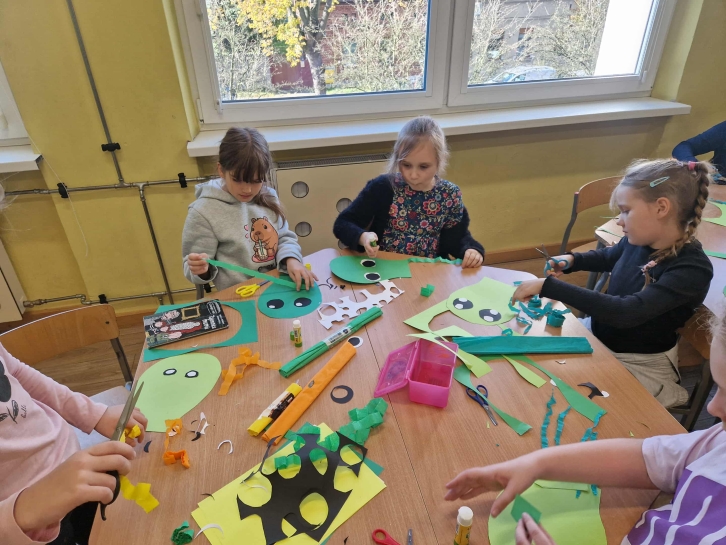 KALENDARZ �WI�T NIETYPOWYCH - PA�DZIERNIK 