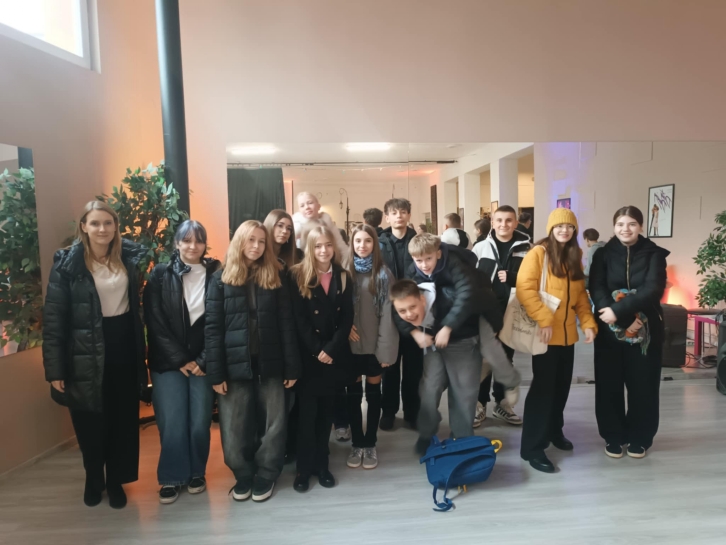 WYJCIE KLAS 7C I 7A DO TEATRU 