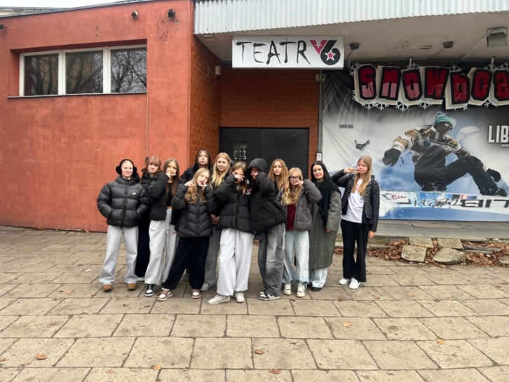WYJCIE KLAS 7C I 7A DO TEATRU 