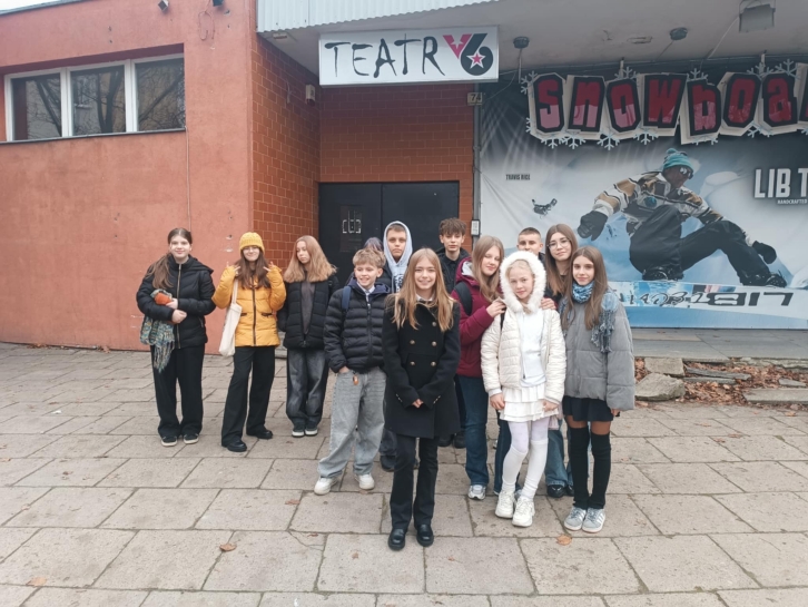 WYJCIE KLAS 7C I 7A DO TEATRU 