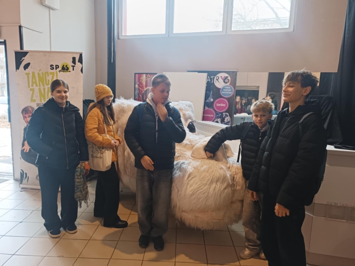 WYJCIE KLAS 7C I 7A DO TEATRU 