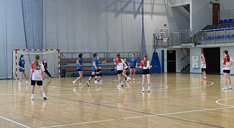 POWIATOWE IGRZYSKA MODZIEY SZKOLNEJ W PICE RCZNEJ 