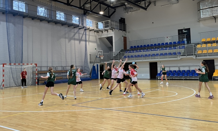 POWIATOWE IGRZYSKA MODZIEY SZKOLNEJ W PICE RCZNEJ 