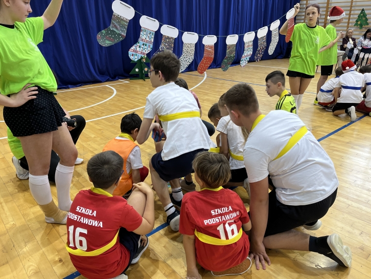 FESTYN  SPORTOWY „INTEGRACJA  ZACZYNA  SI�  W  SERCU”