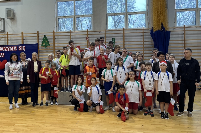 FESTYN  SPORTOWY „INTEGRACJA  ZACZYNA  SI�  W  SERCU”