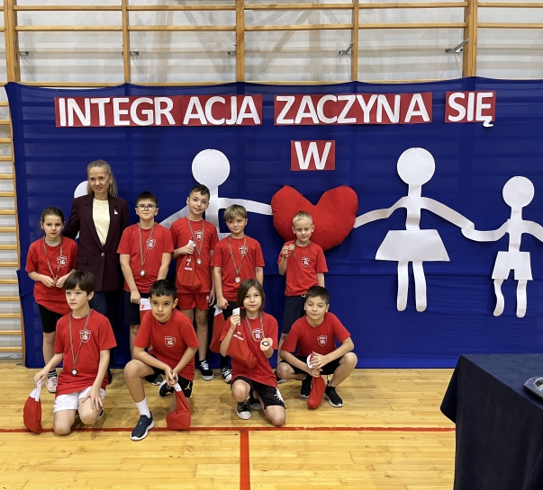 FESTYN  SPORTOWY „INTEGRACJA  ZACZYNA  SI�  W  SERCU”
