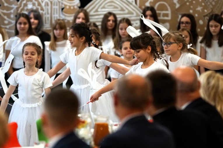 MIEJSKO - POWIATOWA WIGILIA O�WIATOWA 