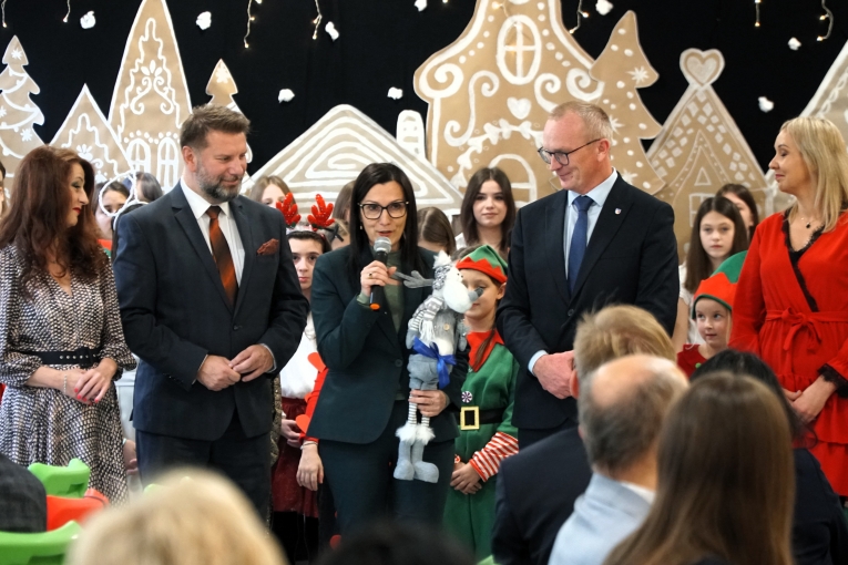 MIEJSKO - POWIATOWA WIGILIA O�WIATOWA 