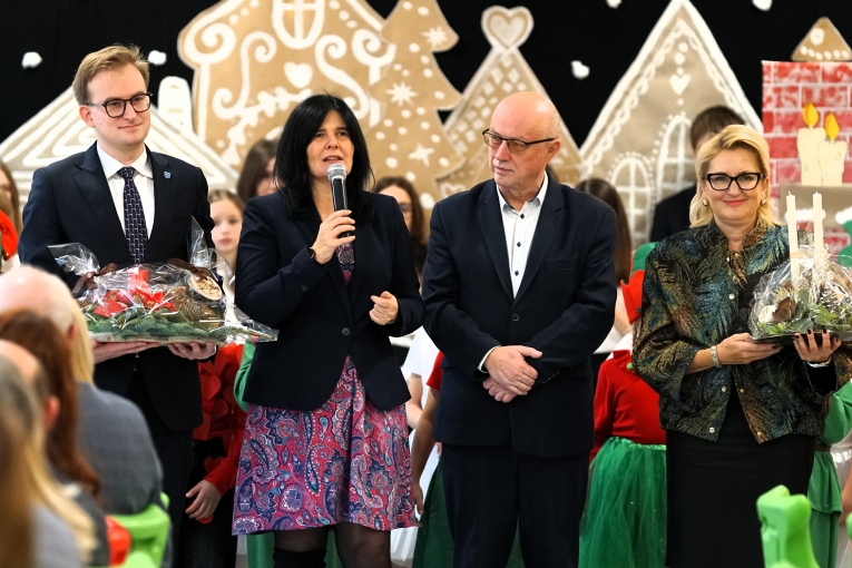 MIEJSKO - POWIATOWA WIGILIA O�WIATOWA 