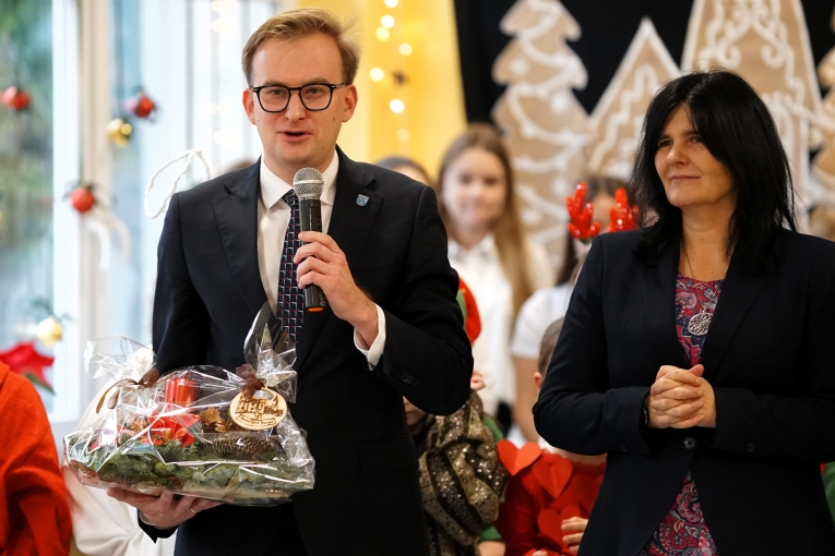 MIEJSKO - POWIATOWA WIGILIA O�WIATOWA 