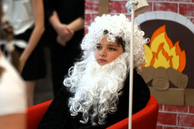 MAGIA �WI�T NA SZKOLNEJ SCENIE - JASE�KA W SP 16