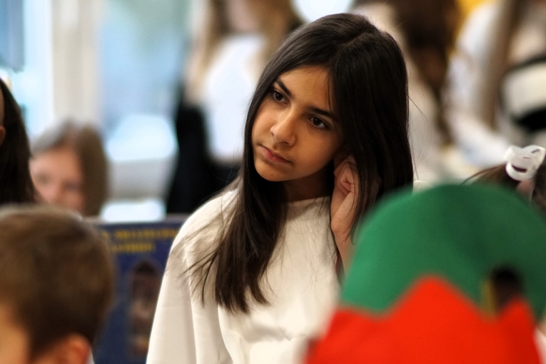 MAGIA �WI�T NA SZKOLNEJ SCENIE - JASE�KA W SP 16