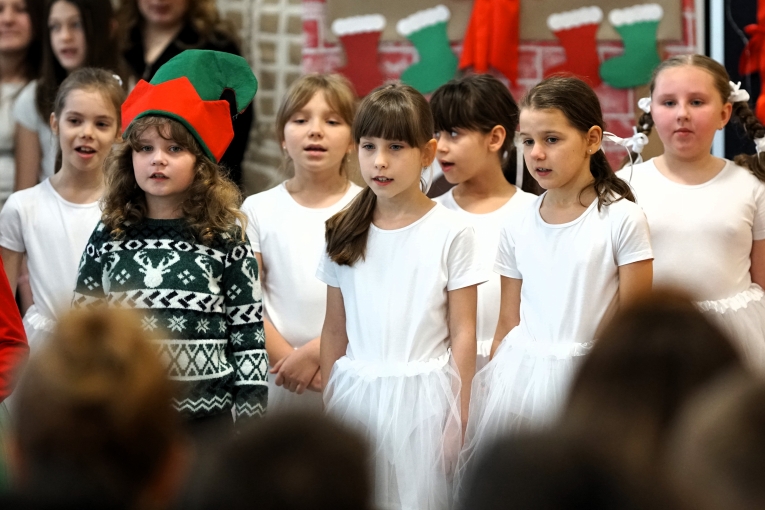 MAGIA �WI�T NA SZKOLNEJ SCENIE - JASE�KA W SP 16