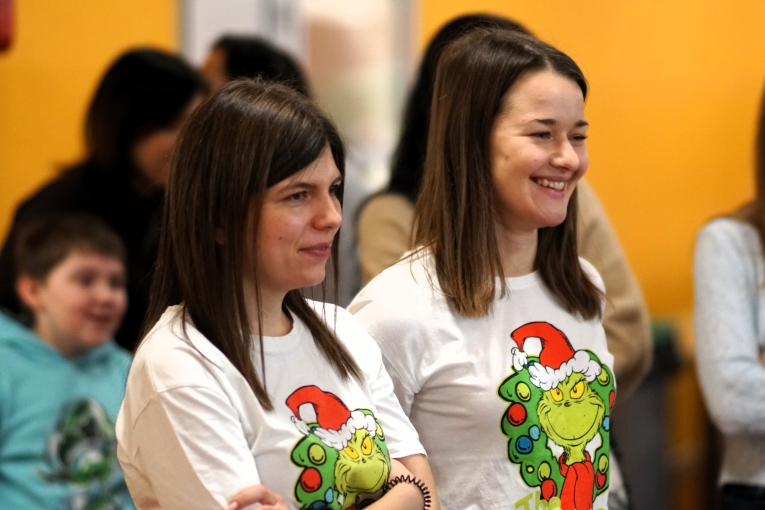 MAGIA �WI�T NA SZKOLNEJ SCENIE - JASE�KA W SP 16