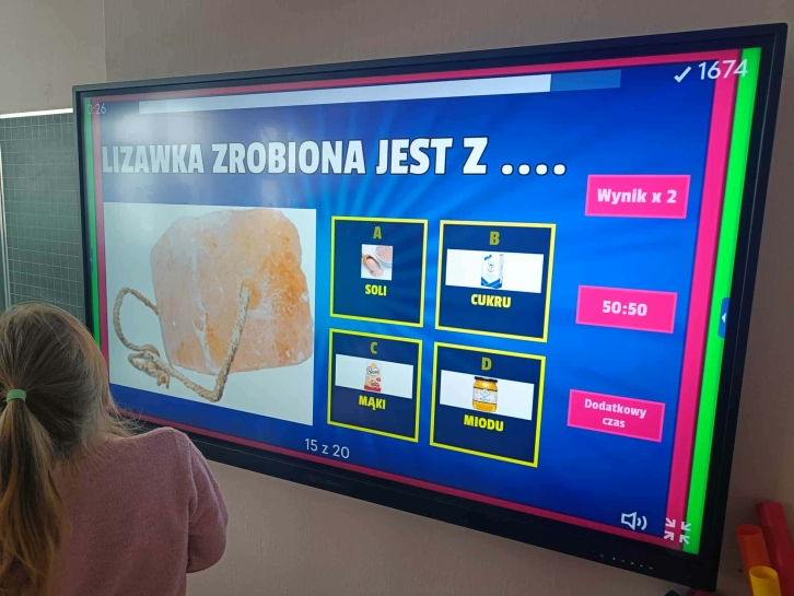 POMAGAMY ZWIERZ�TOM PRZETRWA� ZIM�