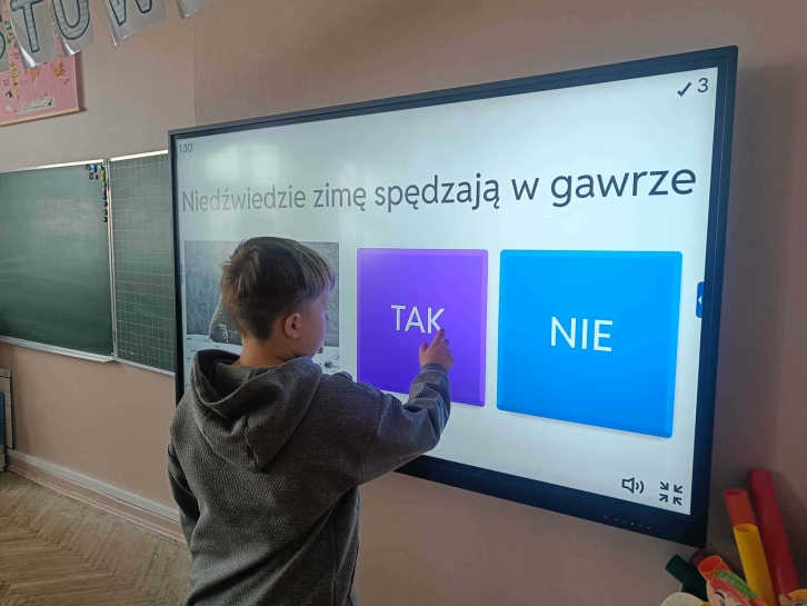 POMAGAMY ZWIERZ�TOM PRZETRWA� ZIM�