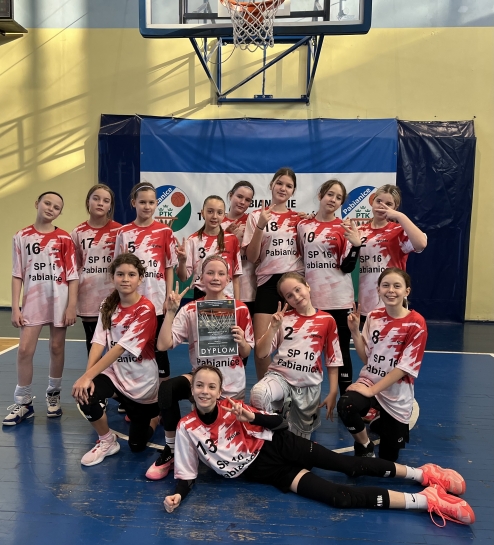 POWIATOWE IGRZYSKA DZIECI W KOSZYK�WCE