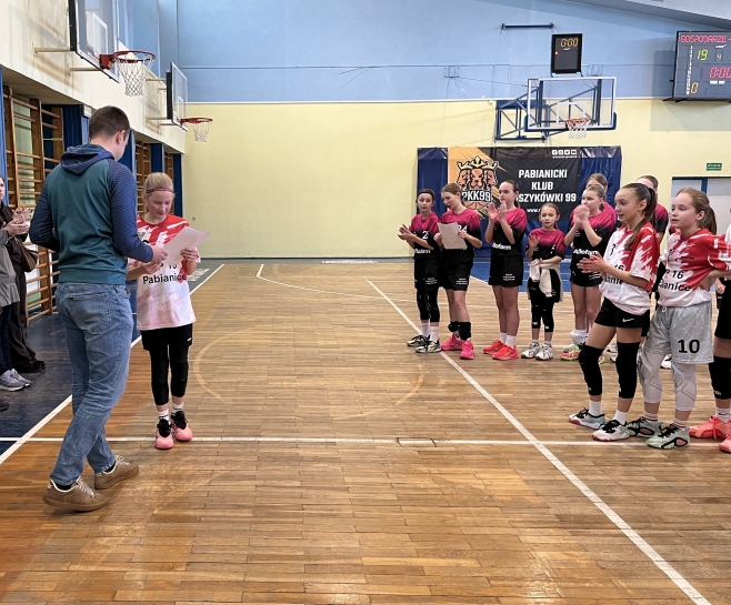 POWIATOWE IGRZYSKA DZIECI W KOSZYK�WCE