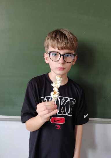 DZIE� POPCORNU W �WIETLICY