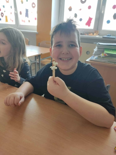 DZIE� POPCORNU W �WIETLICY