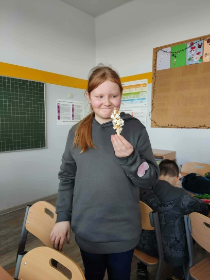 DZIE� POPCORNU W �WIETLICY