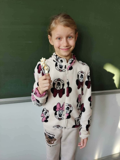 DZIE� POPCORNU W �WIETLICY