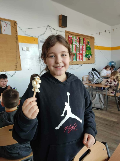 DZIE� POPCORNU W �WIETLICY