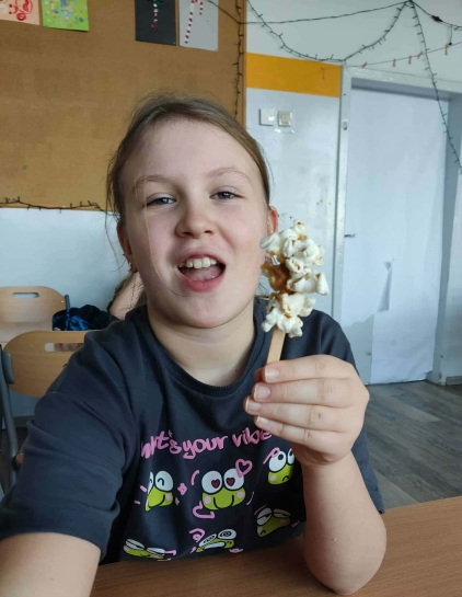 DZIE� POPCORNU W �WIETLICY