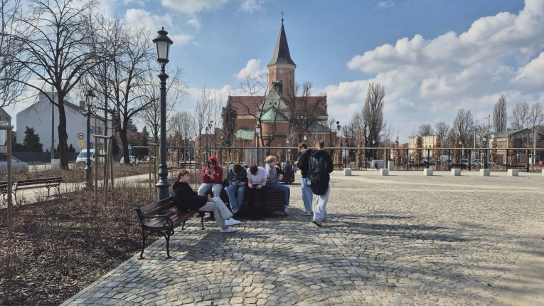 DZIE� KOBIET W KLASKIE 7D