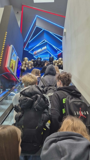 DZIE� KOBIET W KLASKIE 7D