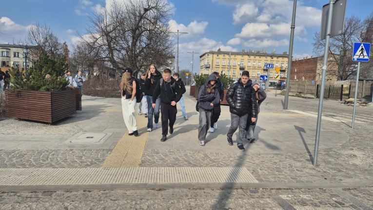 DZIE� KOBIET W KLASKIE 7D