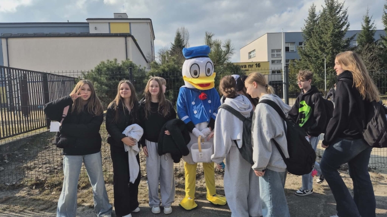 DZIE� KOBIET W KLASKIE 7D