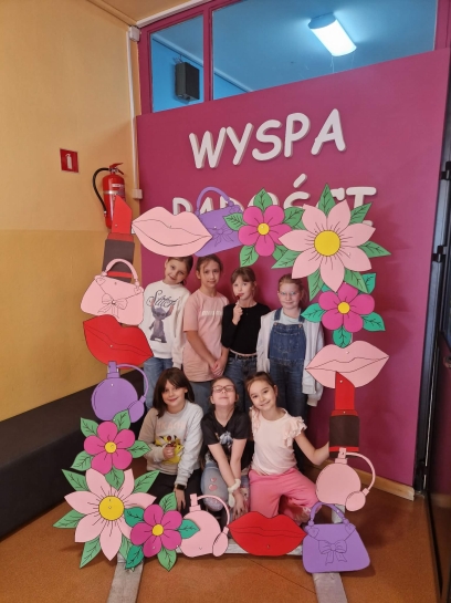 DZIE� KOBIET I DZIE� TA�CA 