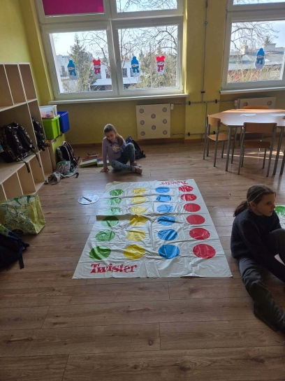 DZIE� MʯCZYZN I KOLOROWY TYDZIE�