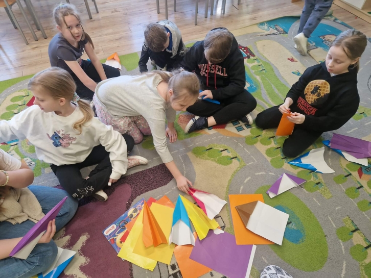 DZIE� MʯCZYZN I KOLOROWY TYDZIE�