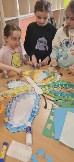 DZIE� MʯCZYZN I KOLOROWY TYDZIE�