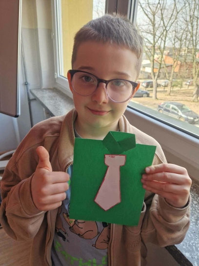 DZIE� MʯCZYZN I KOLOROWY TYDZIE�