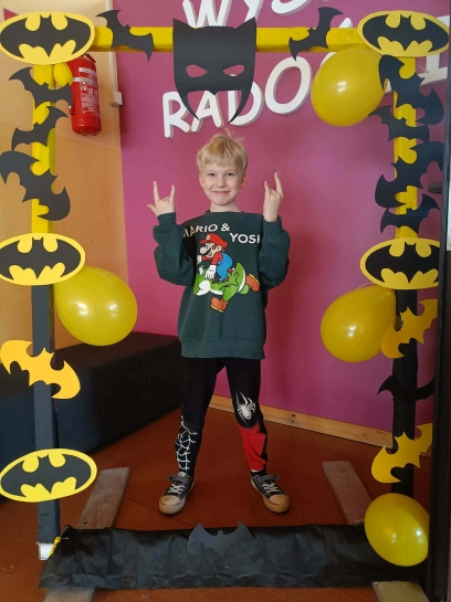 DZIE� MʯCZYZN I KOLOROWY TYDZIE�