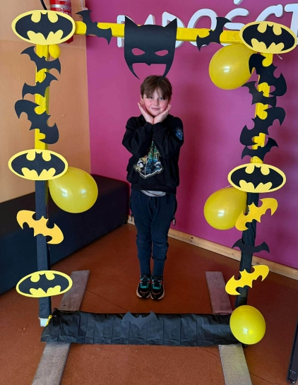 DZIE� MʯCZYZN I KOLOROWY TYDZIE�