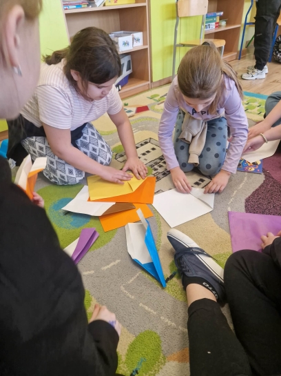 DZIE� MʯCZYZN I KOLOROWY TYDZIE�