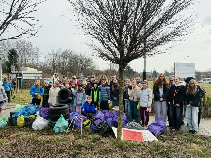 DZIE� SPRZ�TANIA �WIATA