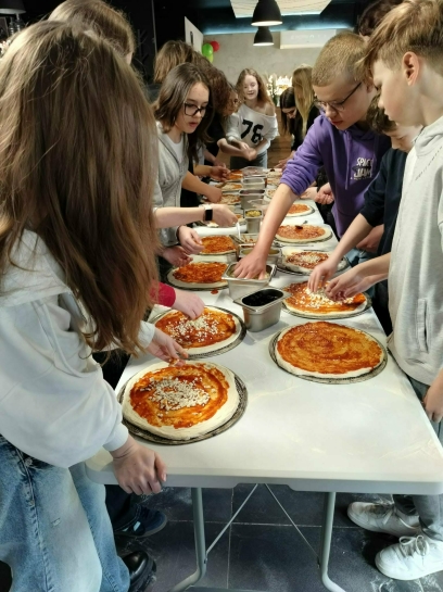 WYJ�CIE NA WARSZTATY KULINARNE Z ROBIENIA PIZZY