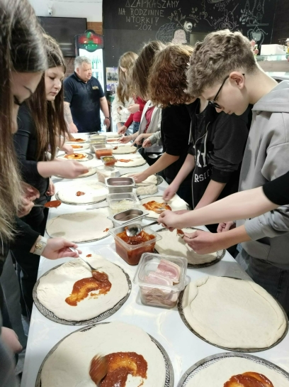 WYJ�CIE NA WARSZTATY KULINARNE Z ROBIENIA PIZZY