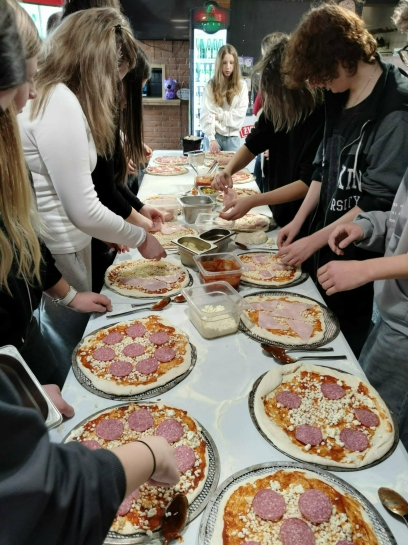 WYJ�CIE NA WARSZTATY KULINARNE Z ROBIENIA PIZZY