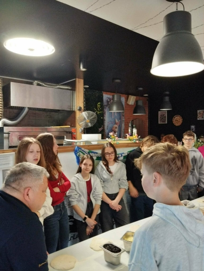 WYJ�CIE NA WARSZTATY KULINARNE Z ROBIENIA PIZZY