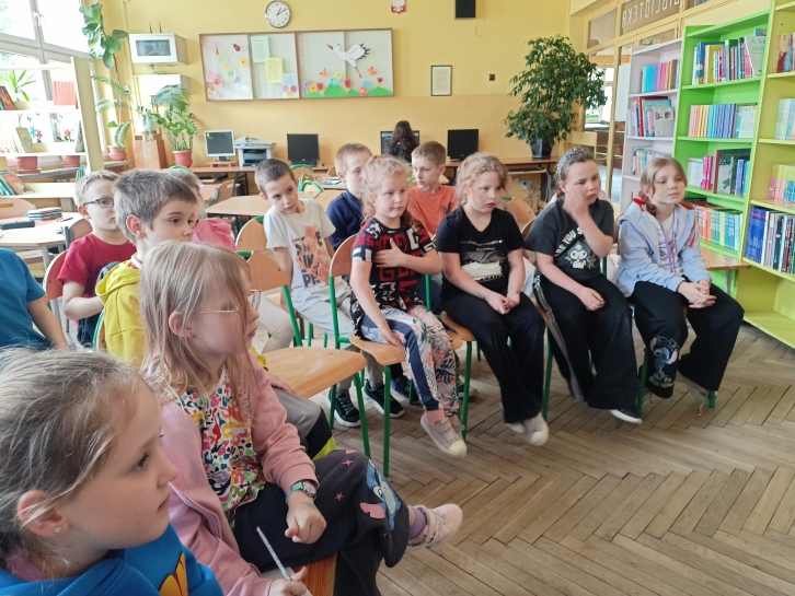 MI�DZYNARODOWY DZIE� KSI��KI DLA DZIECI