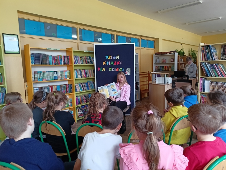 MI�DZYNARODOWY DZIE� KSI��KI DLA DZIECI