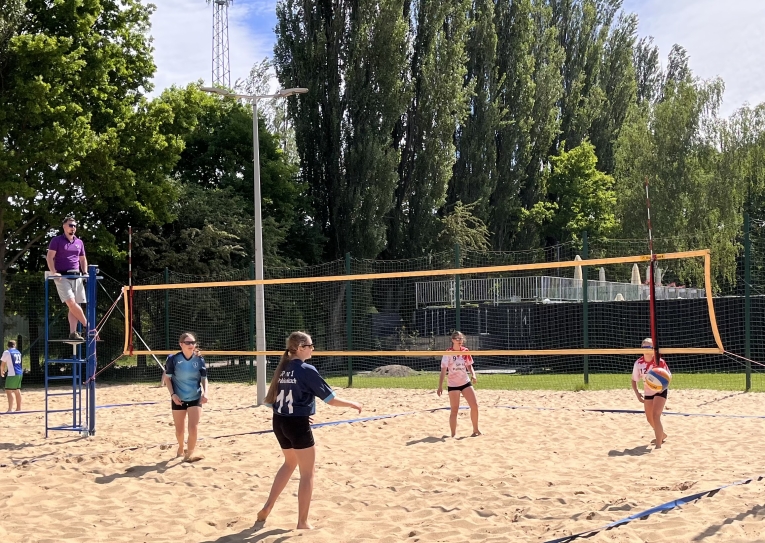 ZAWODY W IGRZYSKA M�ODZIE�Y SZKOLNEJ W SIATK�WCE PLA�OWEJ