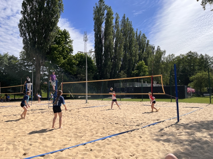 ZAWODY W IGRZYSKA M�ODZIE�Y SZKOLNEJ W SIATK�WCE PLA�OWEJ