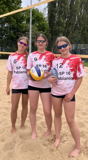ZAWODY W IGRZYSKA M�ODZIE�Y SZKOLNEJ W SIATK�WCE PLA�OWEJ